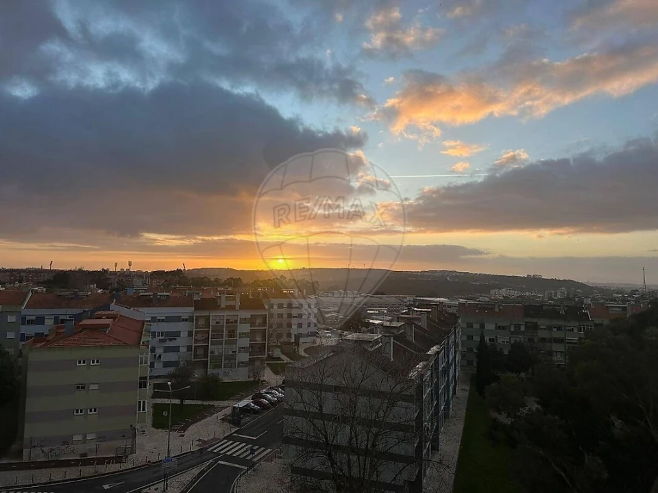 Apartamento T3 para Venda em Massamá e Monte Abraão Foto 28