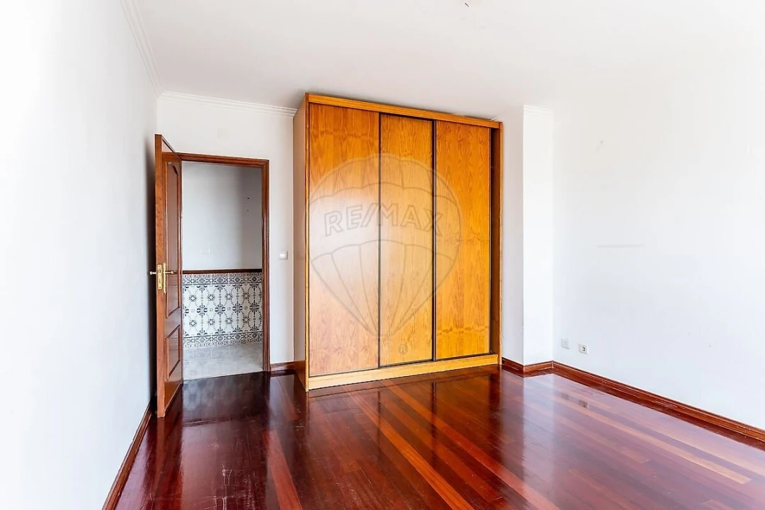 Apartamento T2 para Venda em Rio de Mouro Foto 13
