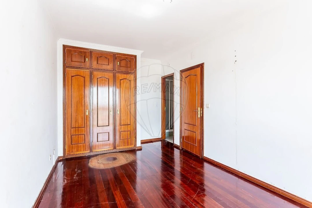 Apartamento T2 para Venda em Rio de Mouro Foto 15