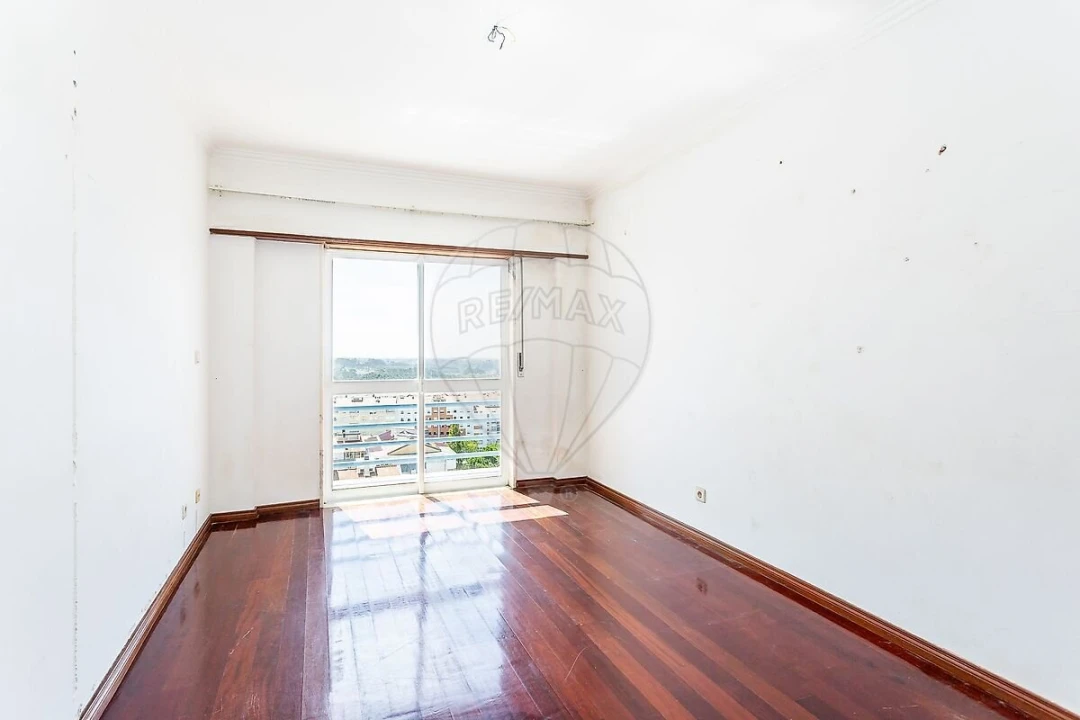 Apartamento T2 para Venda em Rio de Mouro Foto 14