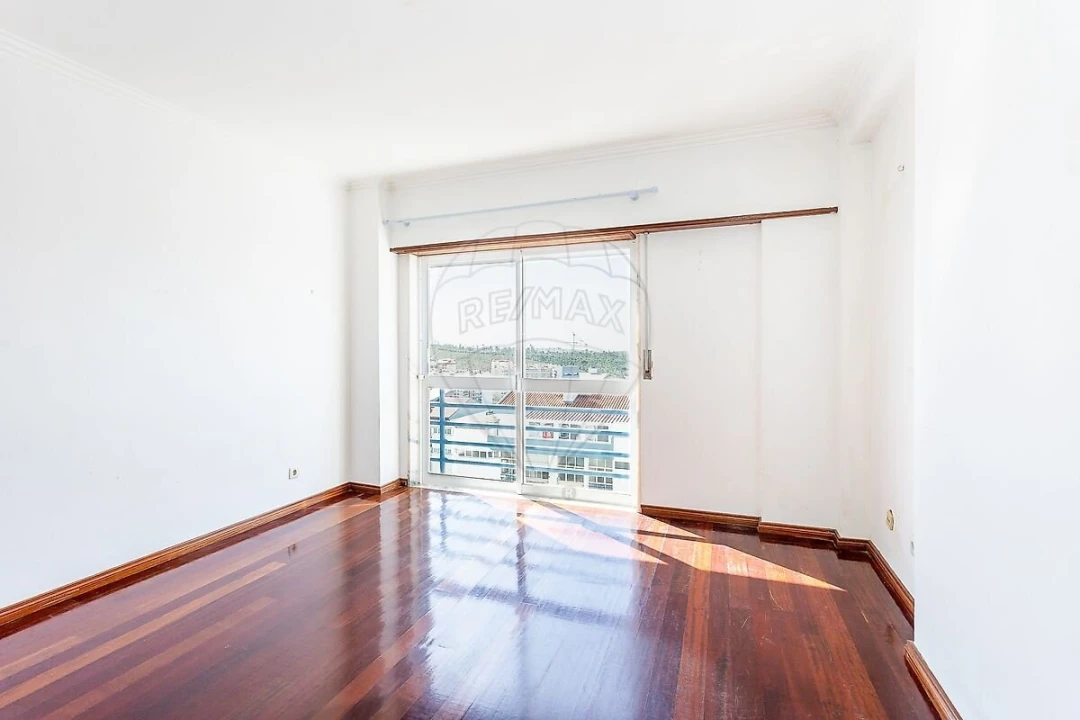 Apartamento T2 para Venda em Rio de Mouro Foto 12