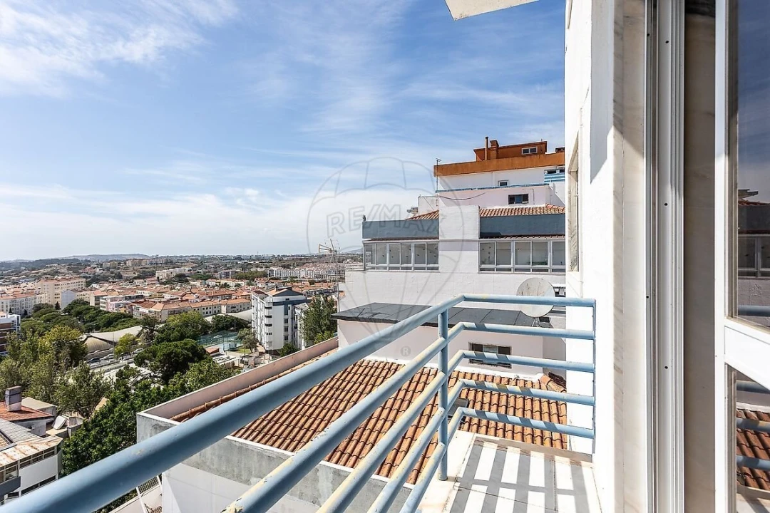 Apartamento T2 para Venda em Rio de Mouro Foto 16