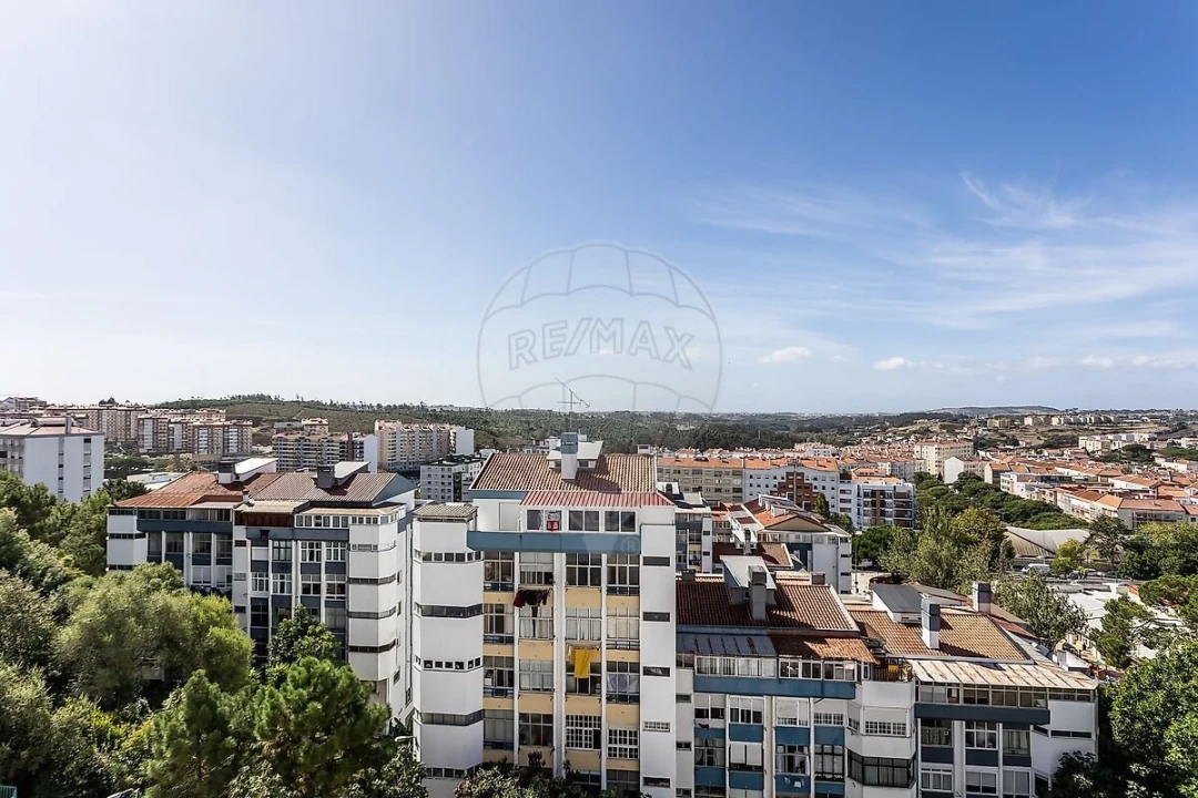 Apartamento T2 para Venda em Rio de Mouro Foto 6