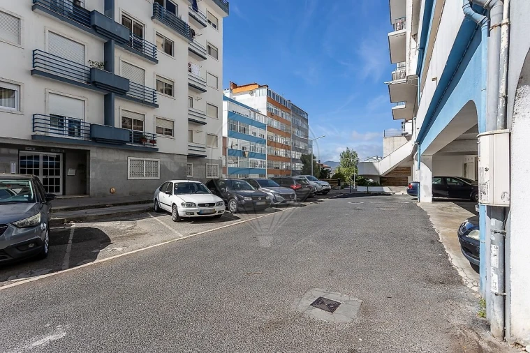 Apartamento T2 para Venda em Rio de Mouro Foto 23
