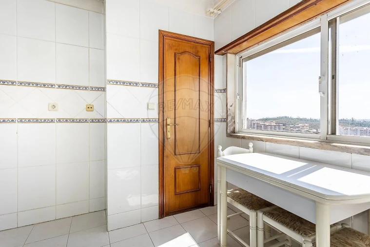 Apartamento T2 para Venda em Rio de Mouro Foto 5