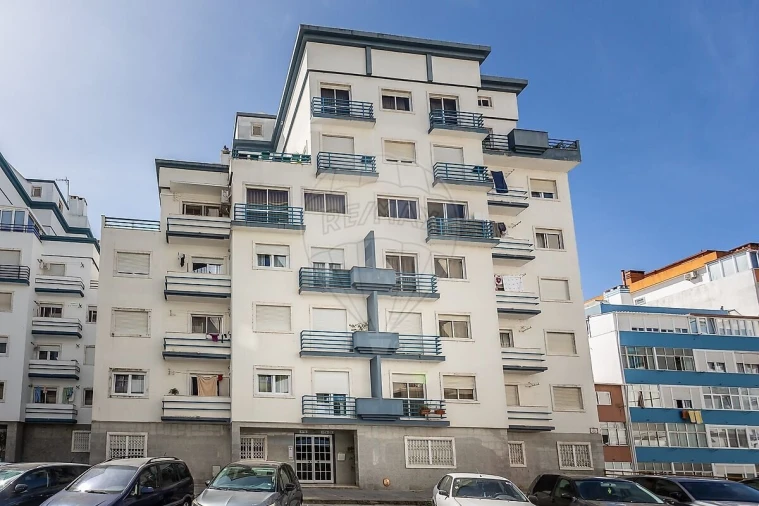 Apartamento T2 para Venda em Rio de Mouro Foto 24