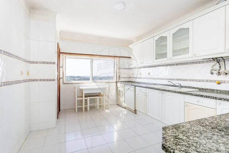 Apartamento T2 para Venda em Rio de Mouro Foto 4