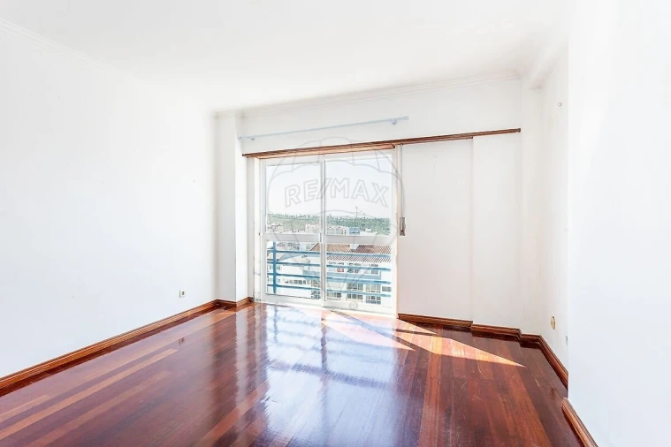 Apartamento T2 para Venda em Rio de Mouro Foto 12
