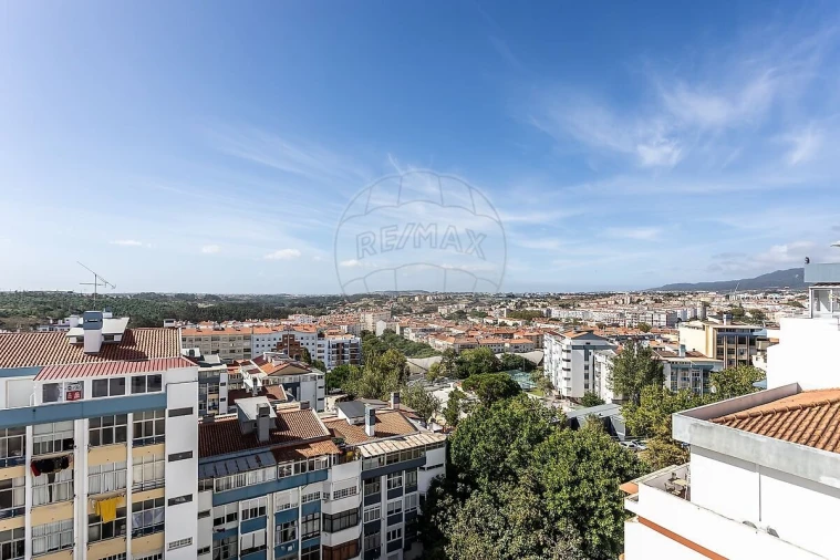 Apartamento T2 para Venda em Rio de Mouro Foto 7