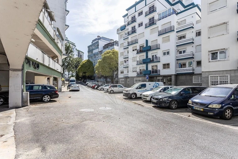 Apartamento T2 para Venda em Rio de Mouro Foto 22