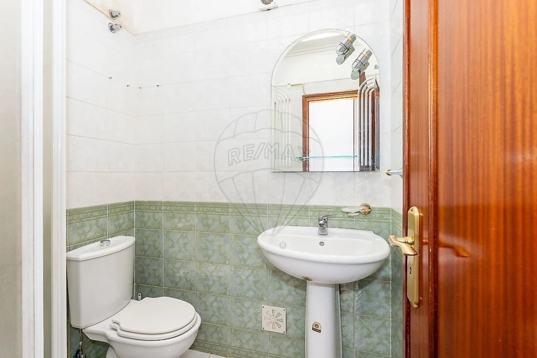 Apartamento T2 para Venda em Rio de Mouro Foto 18