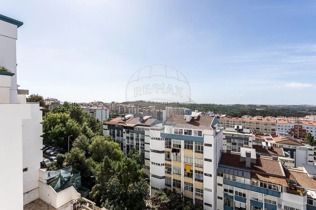 Apartamento T2 para Venda em Rio de Mouro Foto 17