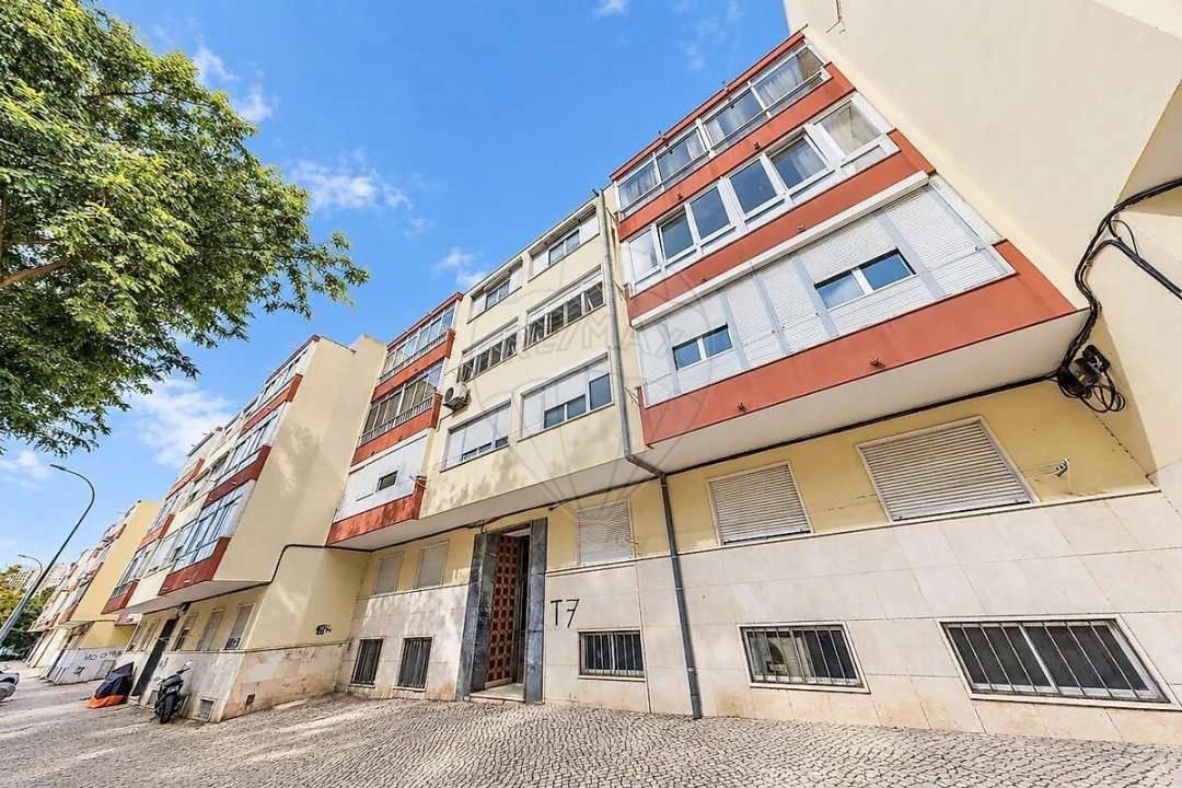 Apartamento T2 para Venda em Águas Livres Foto 3
