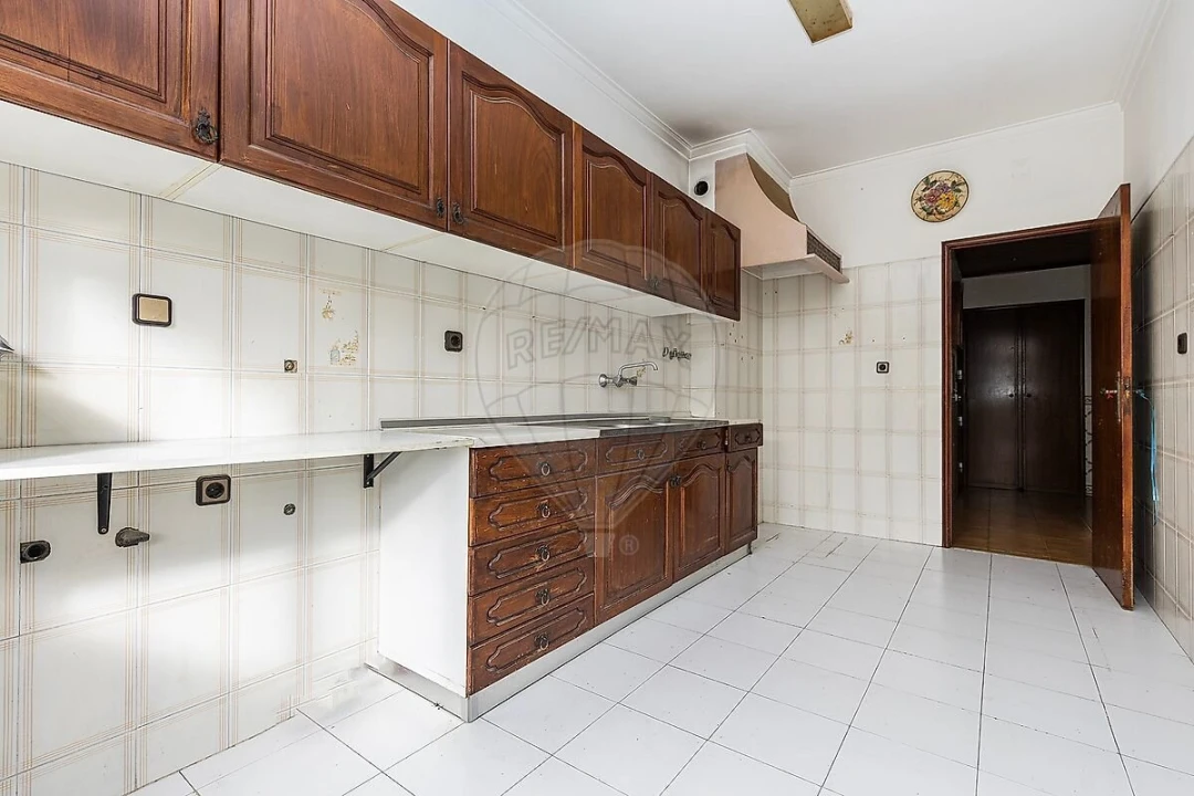 Apartamento T1 para Venda em Queluz e Belas Foto 4