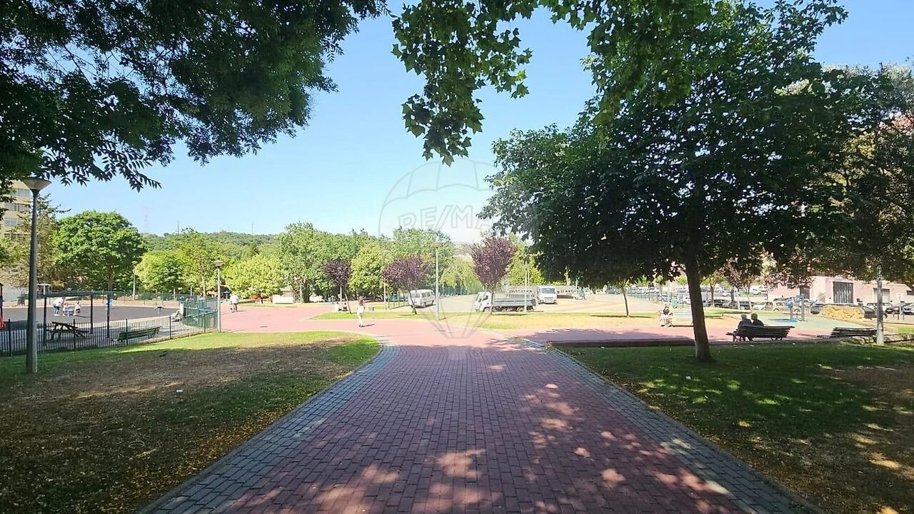 Apartamento T1 para Venda em Queluz e Belas Foto 3