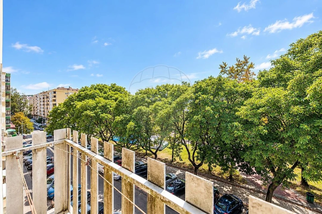 Apartamento T1 para Venda em Queluz e Belas Foto 2