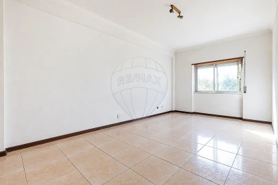 Apartamento T1 para Venda em Queluz e Belas