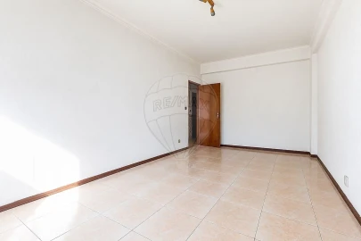 Apartamento T1 para Venda em Queluz e Belas