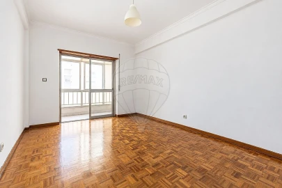 Apartamento T1 para Venda em Queluz e Belas