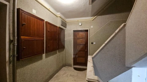 Apartamento T1 para Venda em Queluz e Belas