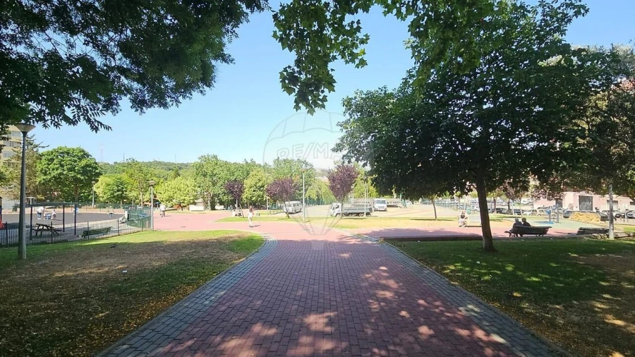 Apartamento T1 para Venda em Queluz e Belas Foto 3