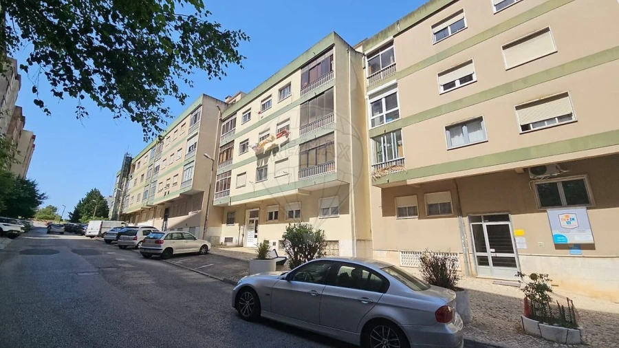 Apartamento T1 para Venda em Queluz e Belas Foto 5