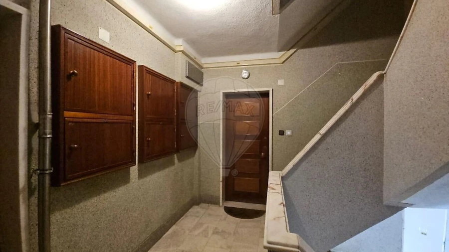 Apartamento T1 para Venda em Queluz e Belas Foto 6