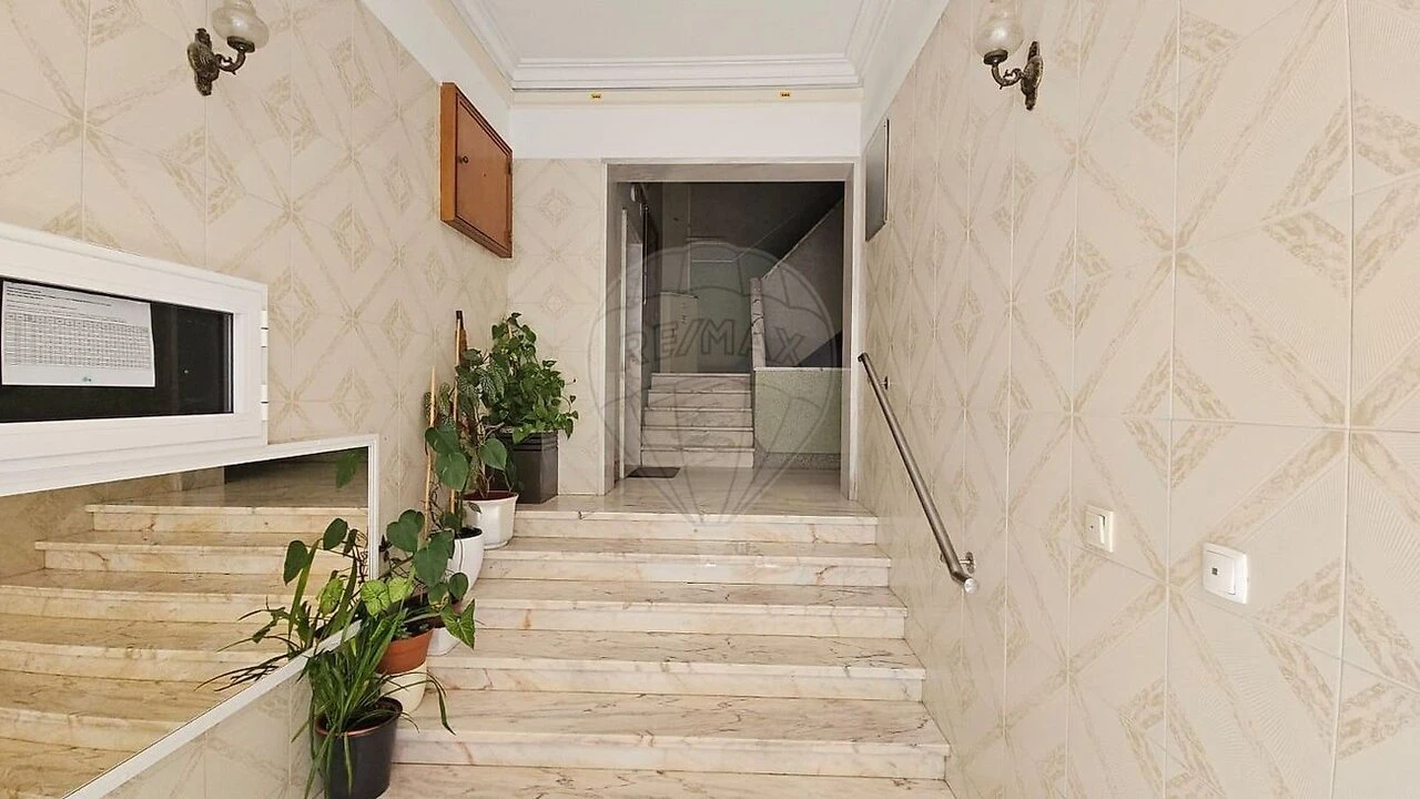 Apartamento T1 para Venda em Queluz e Belas Foto 7