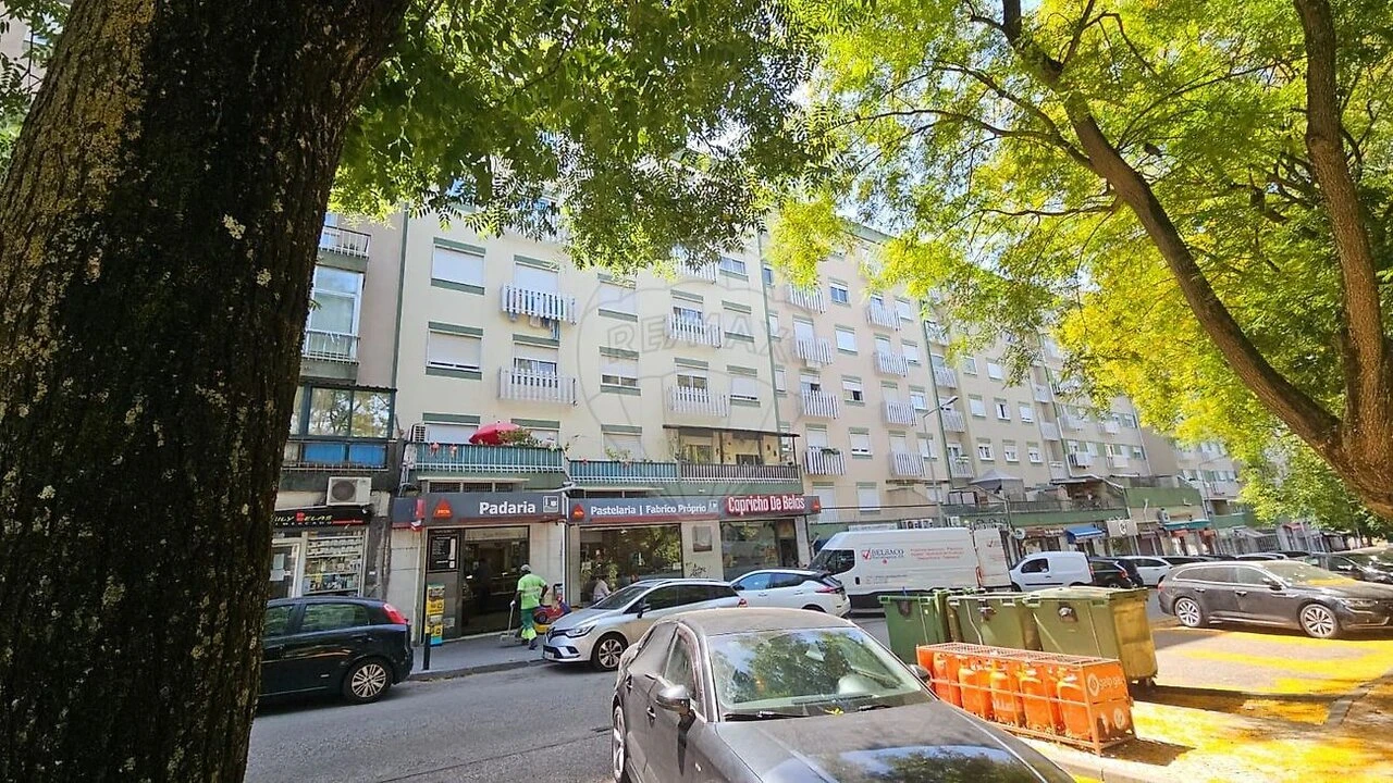 Apartamento T1 para Venda em Queluz e Belas Foto 2