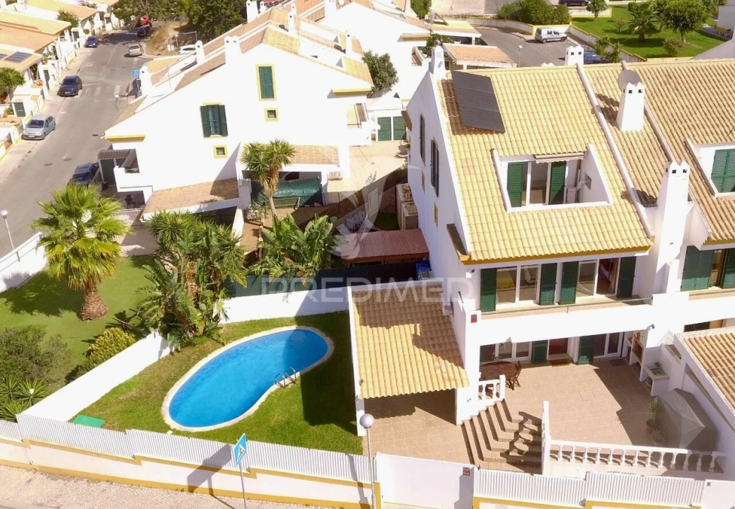 Moradia T3 para Venda em Albufeira e Olhos de Água Foto 1