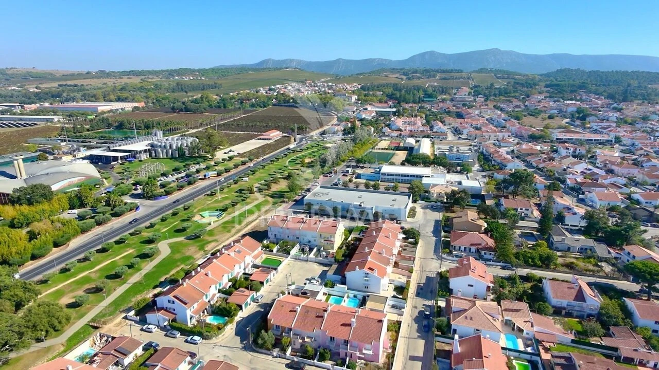 Moradia T6 para Venda em Azeitão (São Lourenço e São Simão) Foto 3