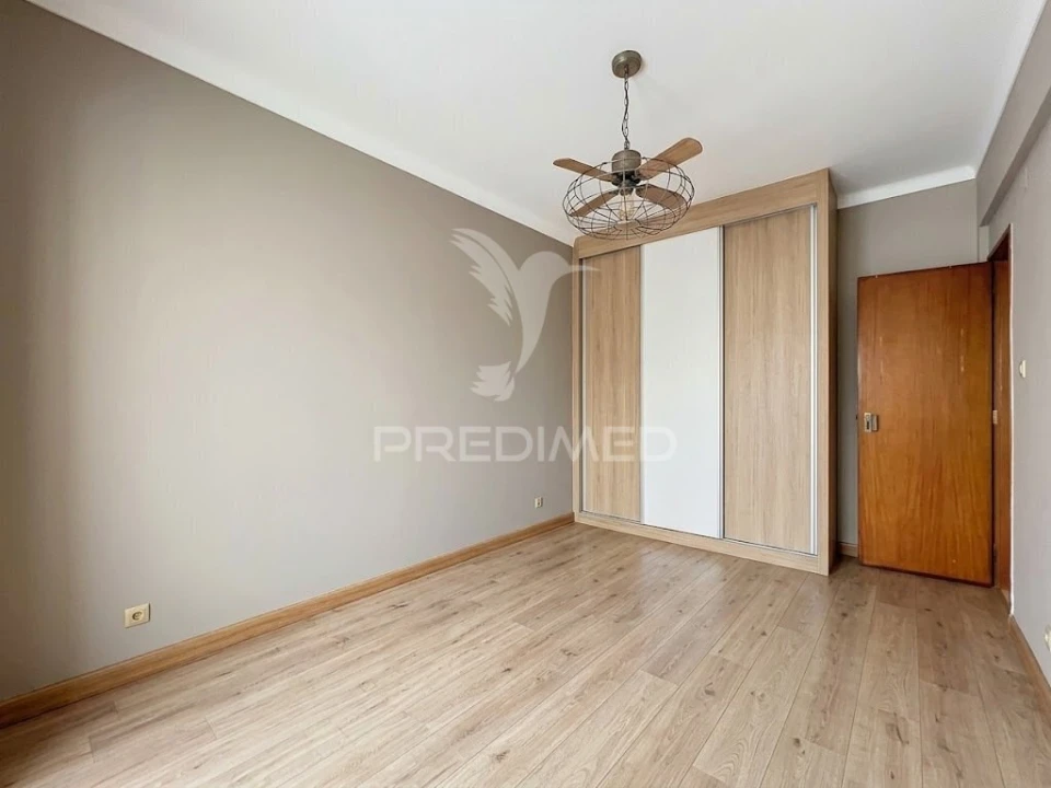 Apartamento T3 para Venda em Almada, Cova da Piedade, Pragal e Cacilhas Foto 26
