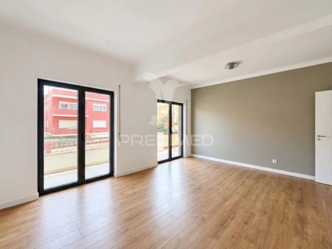 Apartamento T3 para Venda em Almada, Cova da Piedade, Pragal e Cacilhas Foto 4