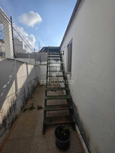 Moradia T2 para Venda em Praia da Vitoria (Santa Cruz)