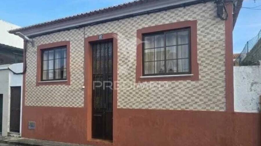 Moradia T2 para Venda em Praia da Vitoria (Santa Cruz)