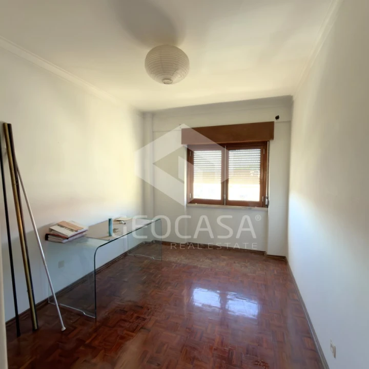 Apartamento T3 para Venda em Carnaxide e Queijas Foto 12