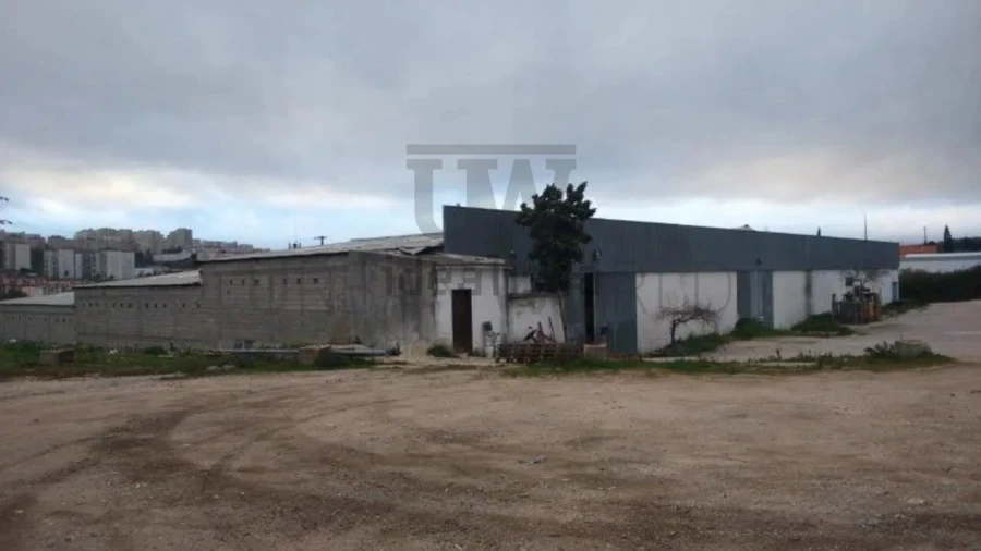 Terreno Comércio / Armazém para Venda em Santo António dos Cavaleiros e Frielas Foto 2