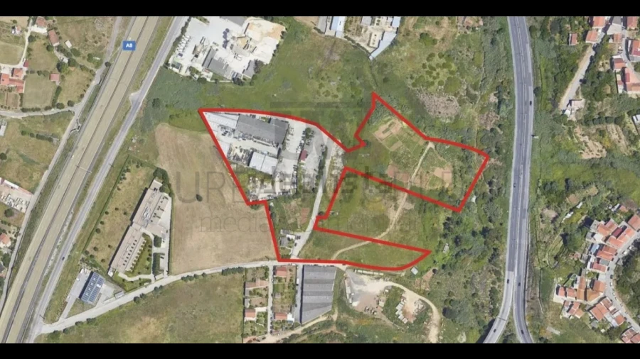 Terreno Comércio / Armazém para Venda em Santo António dos Cavaleiros e Frielas
