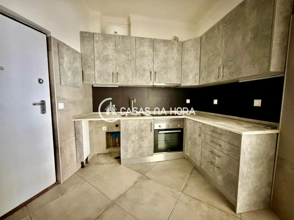 Apartamento T1 para Arrendamento em Charneca de Caparica e Sobreda Foto 1