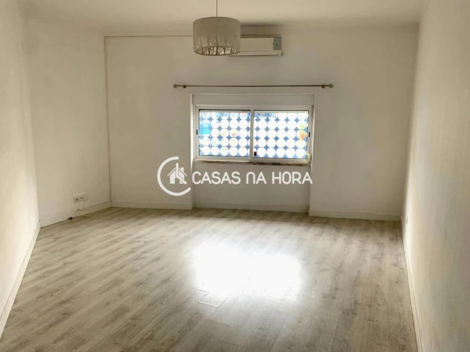 Apartamento T1 para Arrendamento em Charneca de Caparica e Sobreda Foto 4