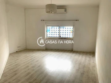 Apartamento T1 para Arrendamento em Charneca de Caparica e Sobreda