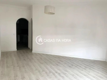 Apartamento T1 para Arrendamento em Charneca de Caparica e Sobreda