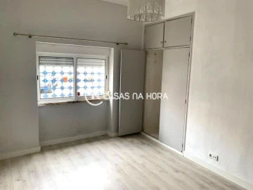 Apartamento T1 para Arrendamento em Charneca de Caparica e Sobreda