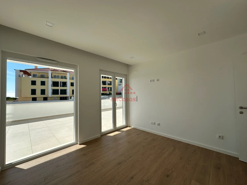 Apartamento T2 para Arrendamento em Ericeira Foto 18