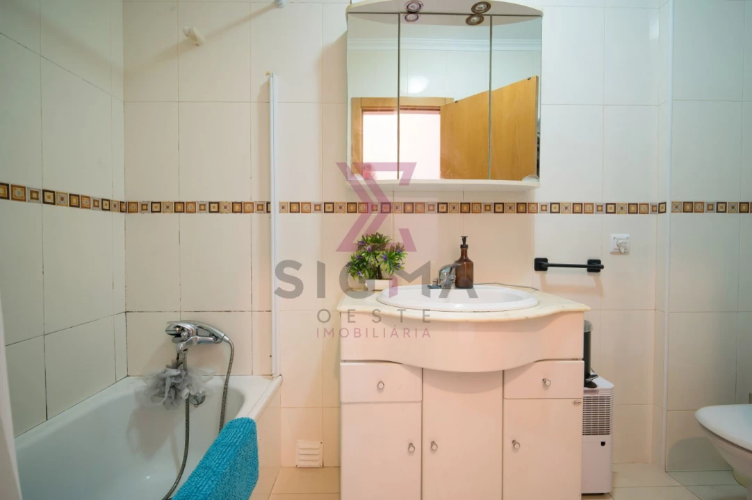 Apartamento T3 para Venda em Bombarral e Vale Covo Foto 13