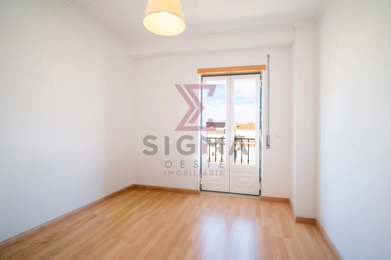 Apartamento T3 para Venda em Bombarral e Vale Covo Foto 6
