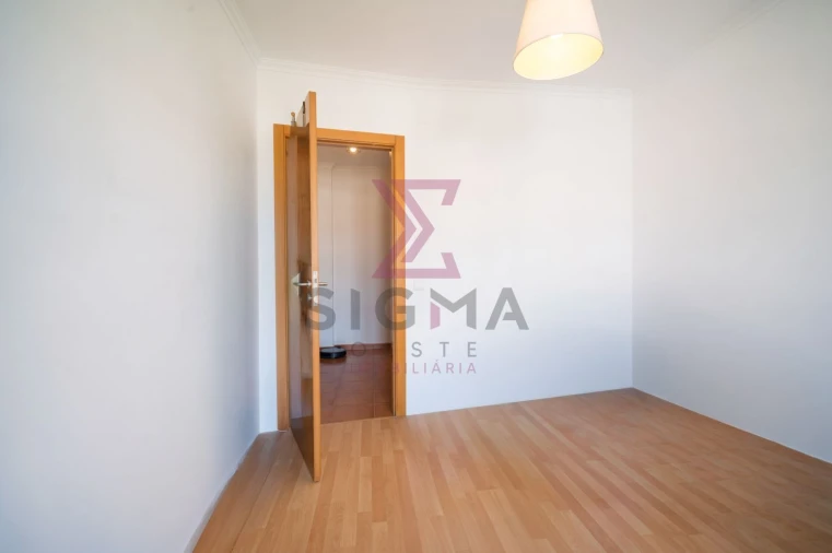Apartamento T3 para Venda em Bombarral e Vale Covo Foto 7