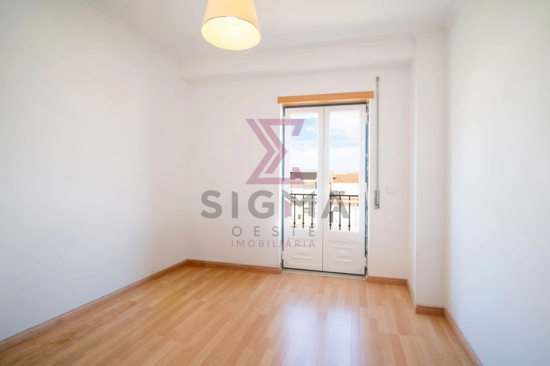 Apartamento T3 para Venda em Bombarral e Vale Covo Foto 6