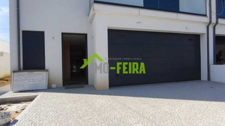 Moradia T3 para Venda em Santa Maria da Feira, Travanca, Sanfins e Espargo