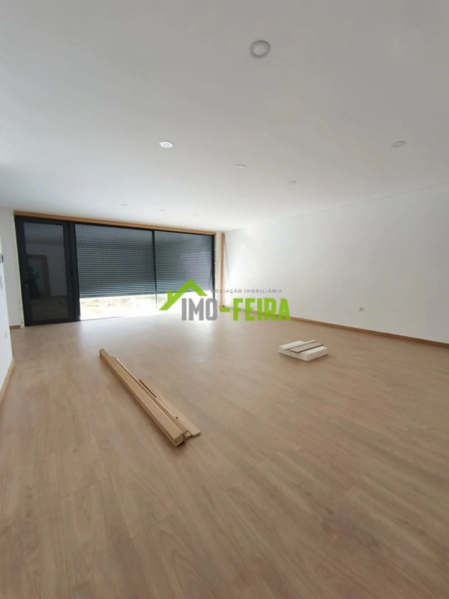 Moradia T3 para Venda em Santa Maria da Feira, Travanca, Sanfins e Espargo Foto 3